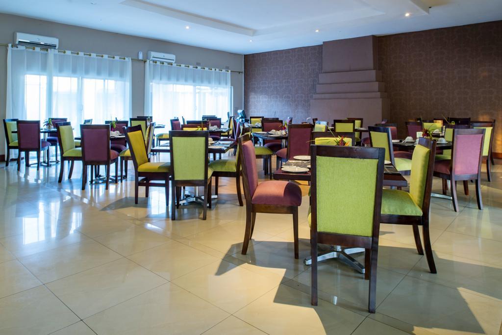 Kadoma Hotel & Conference Centre Zewnętrze zdjęcie