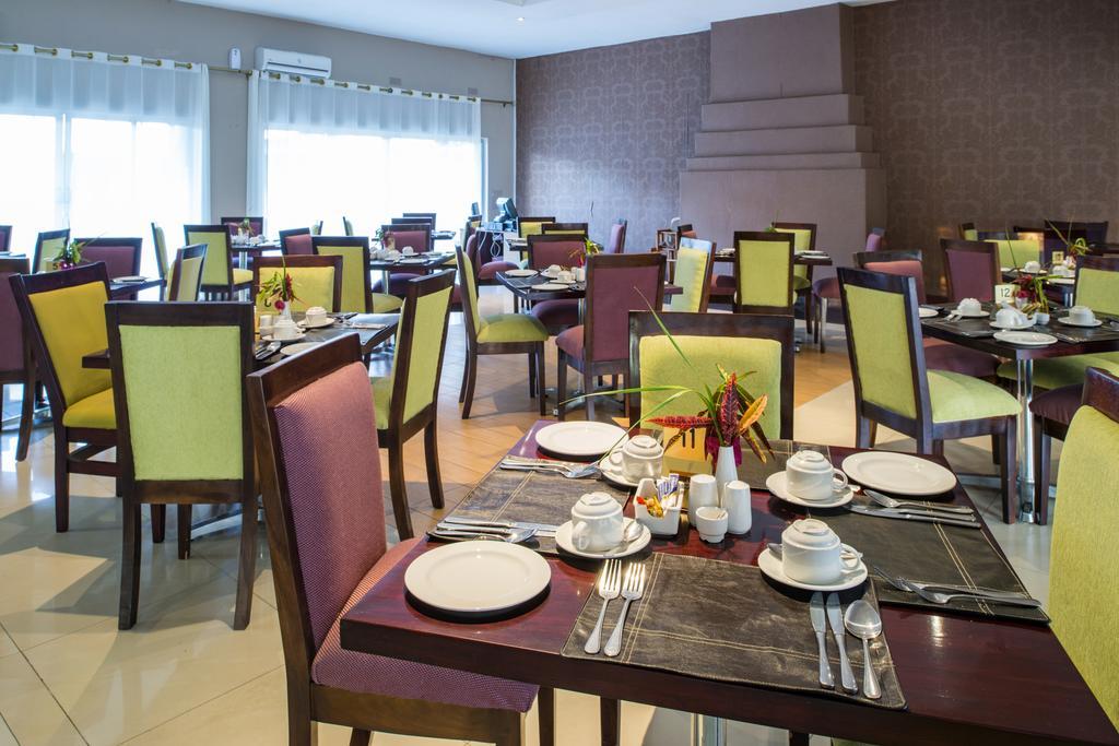 Kadoma Hotel & Conference Centre Zewnętrze zdjęcie